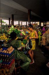 Africa;-Benin;-Cabbage;-Commerce;-Cotonou;-Customer;-Eggs;-Former-market;-Ganhi-market;-Kaleidos;-Kaleidos-images;-La-parole-à-limage;-Market;-Pineapple;-Stories-Pictures;-Tarek-Charara;-West-Africa